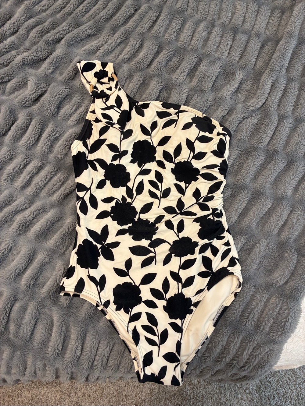 KATE SPADE One-Shoulder Black & White Floral Swimsuit